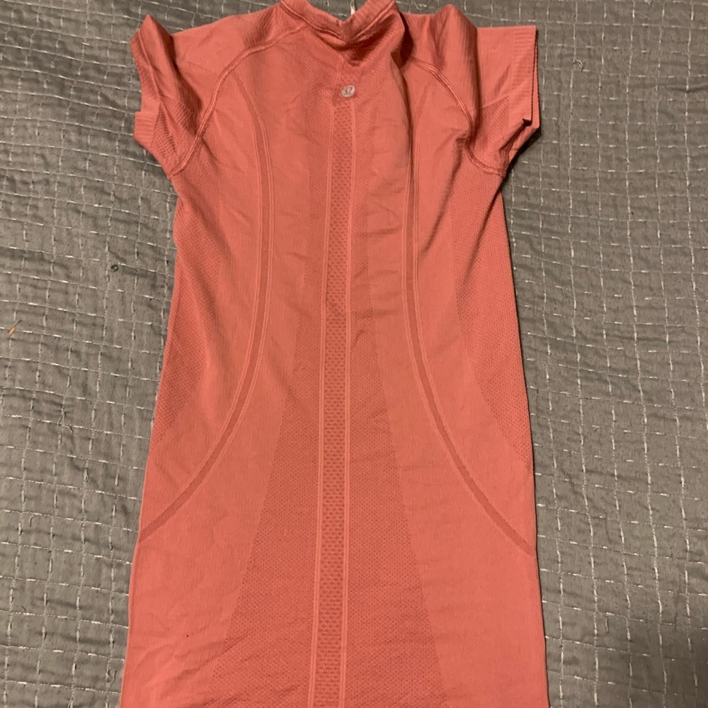 Athletic tee